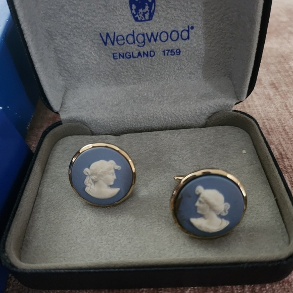 Wedgwood 1759 England 10k gold tone cufflinks - Picture 7 of 13